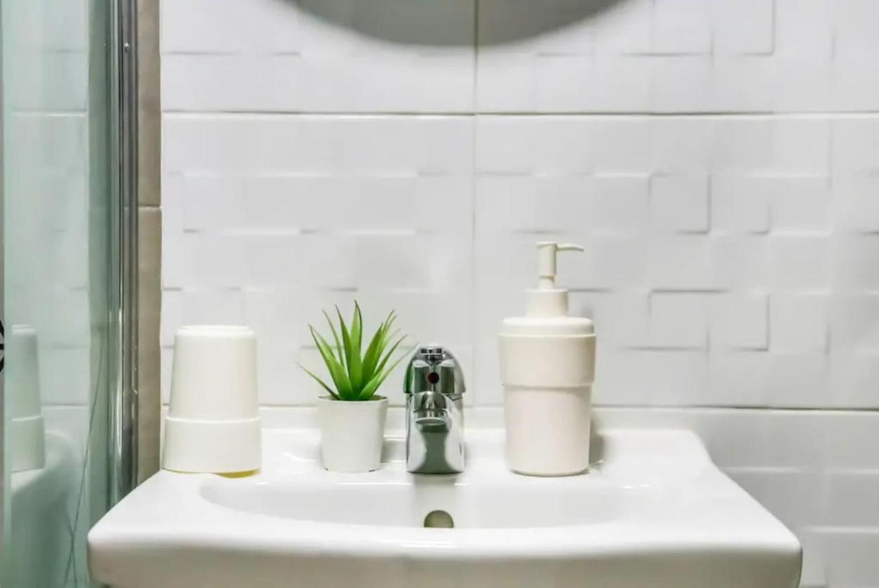 Home4U - Secret Studio In City Center Лиссабон Экстерьер фото